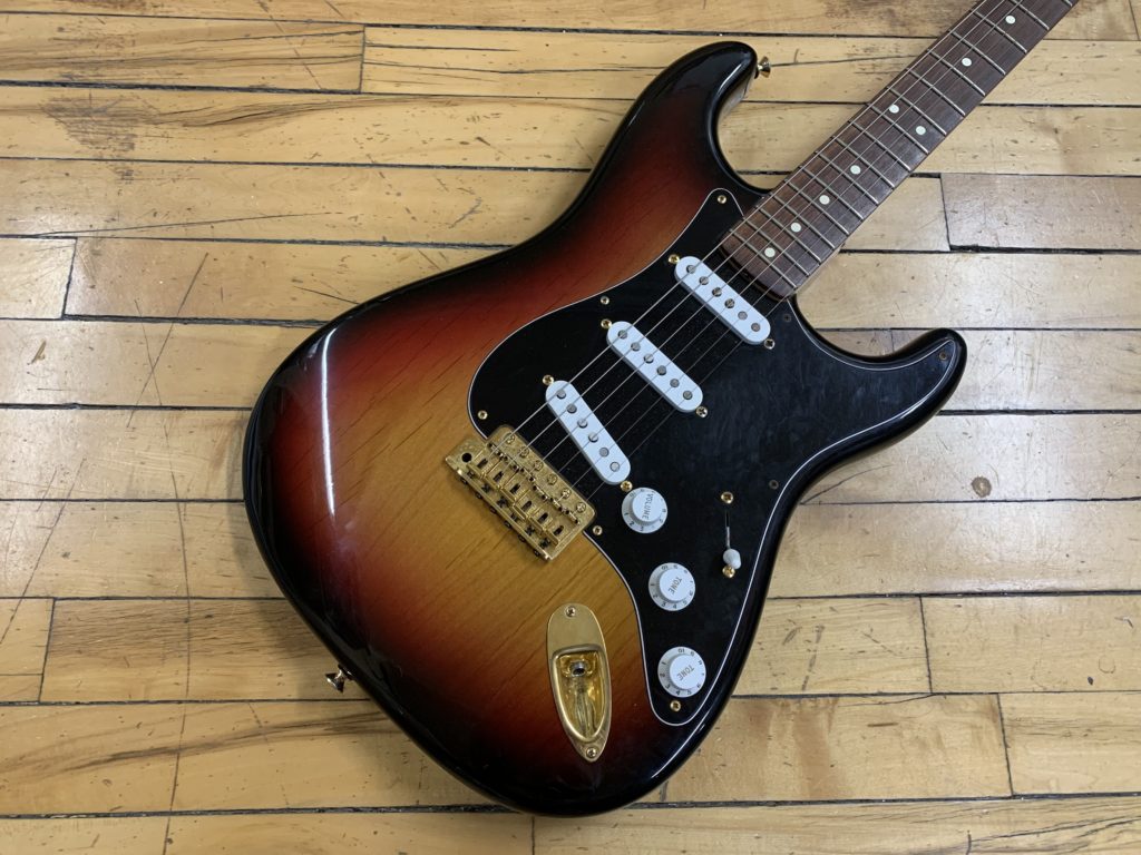 CFW Relic Poly Stratocaster